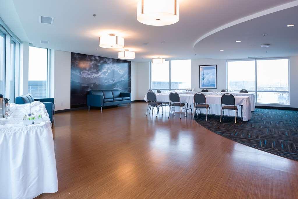 The Grand Winnipeg Airport Hotel By Lakeview Restaurant photo