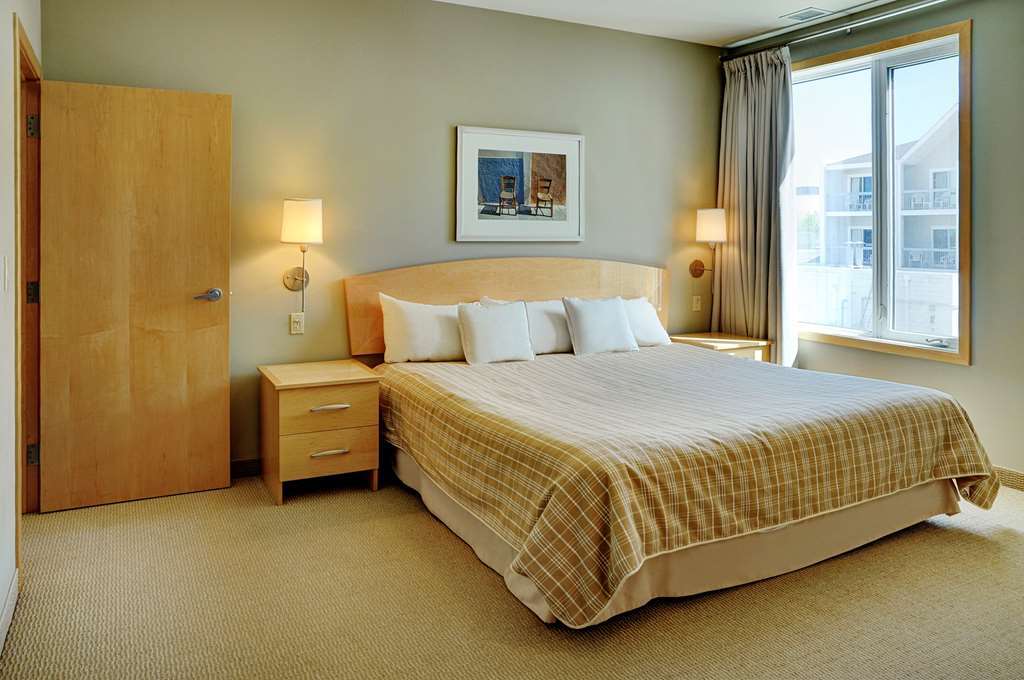 The Grand Winnipeg Airport Hotel By Lakeview Room photo